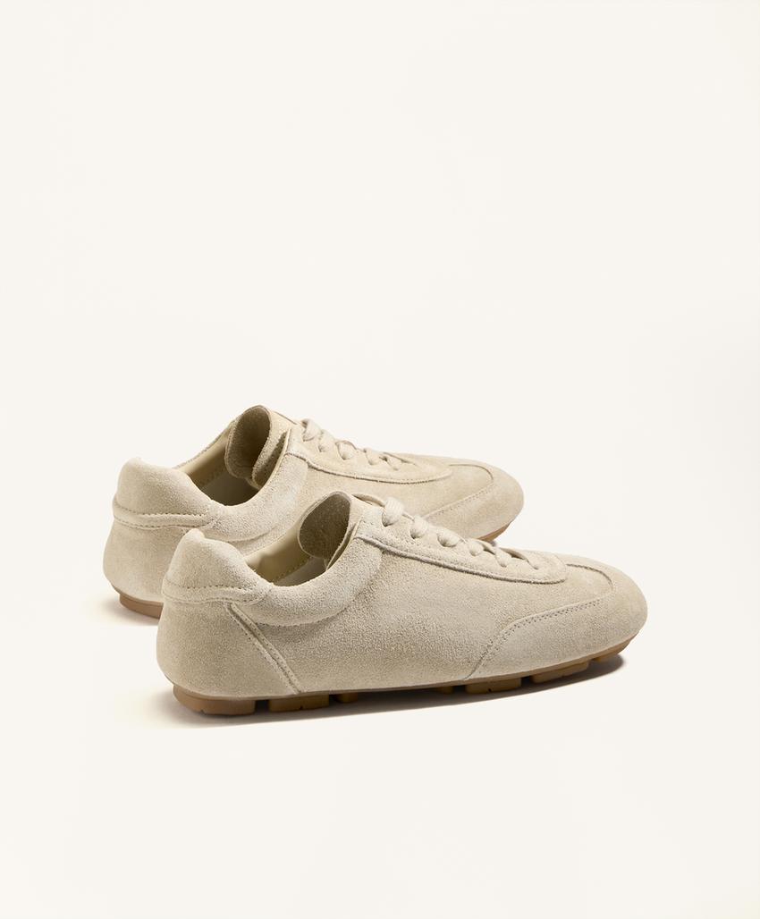 Кроссовки из спилковой кожи