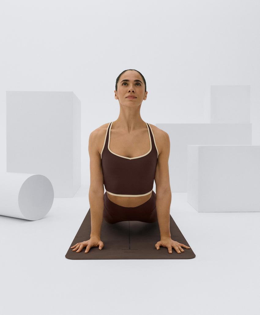 Топ comfortlux с контрастной спинкой на запах