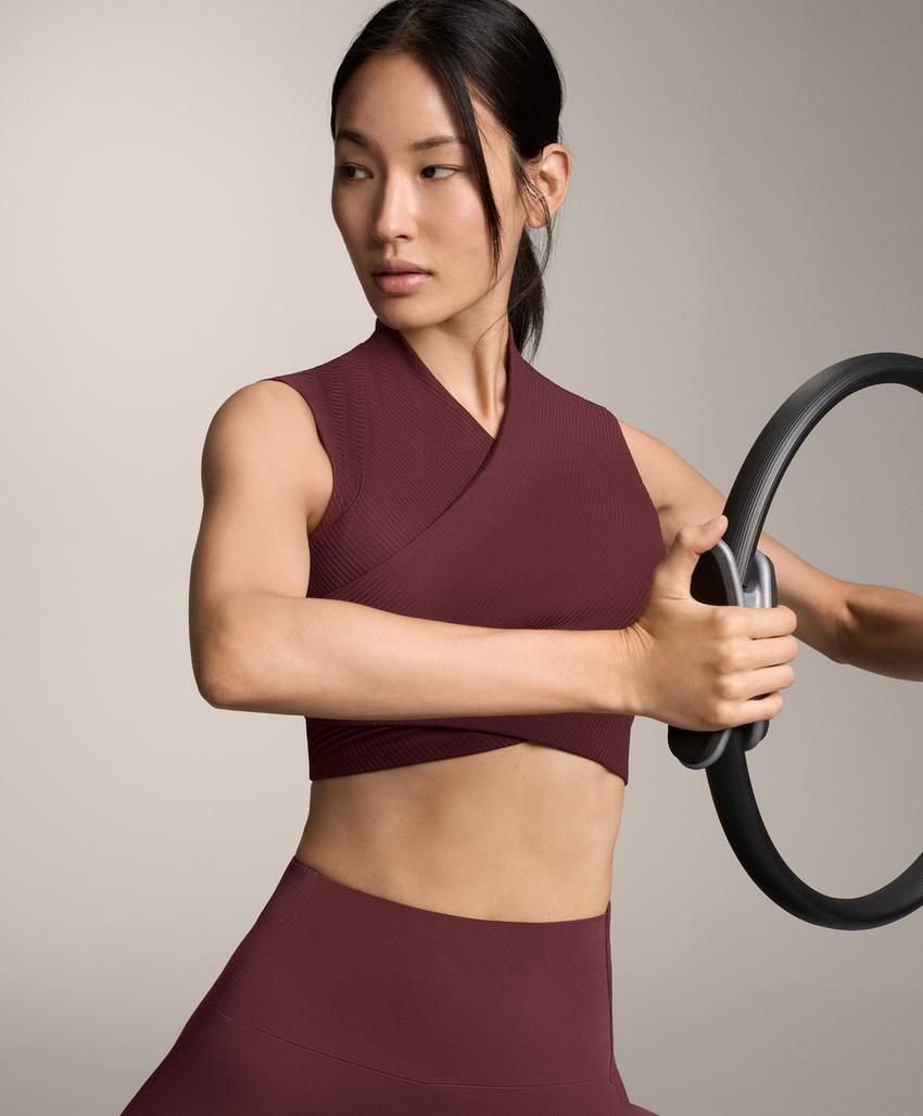 Tank top Comfortlux с перекрестным вырезом без рукавов