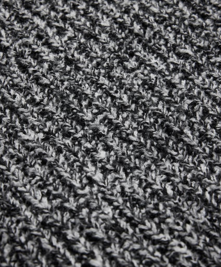 Джемпер с изогнутой вязкой и молнией до половины