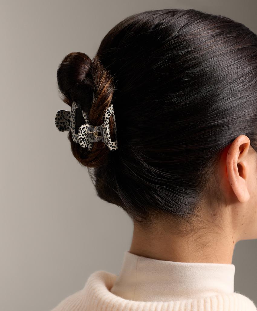 2 заколки для волос с эффектом мрамора