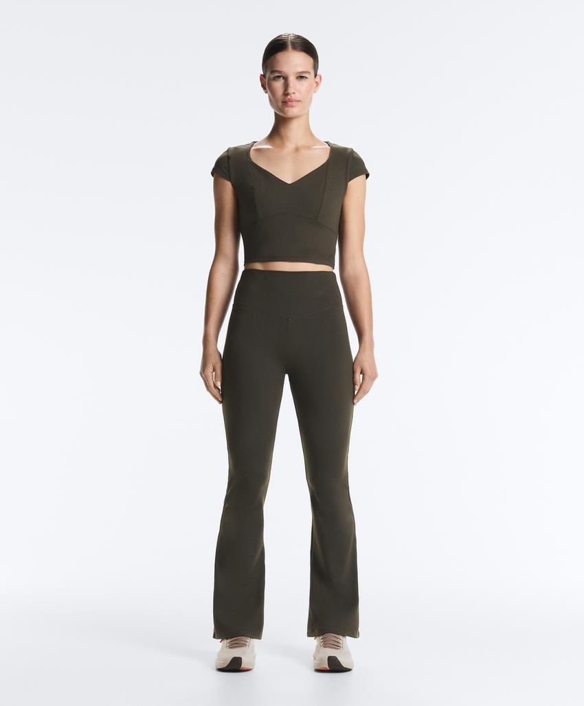 Брюки со средней посадкой и широкими штанинами evermove