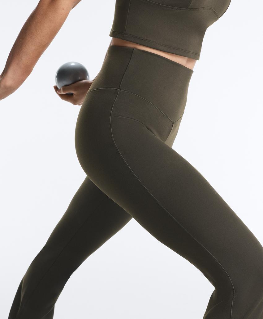 Брюки со средней посадкой и широкими штанинами evermove