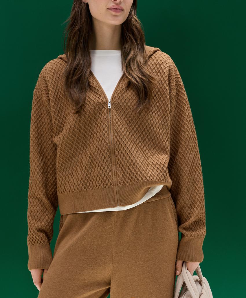 Вязаная куртка с капюшоном