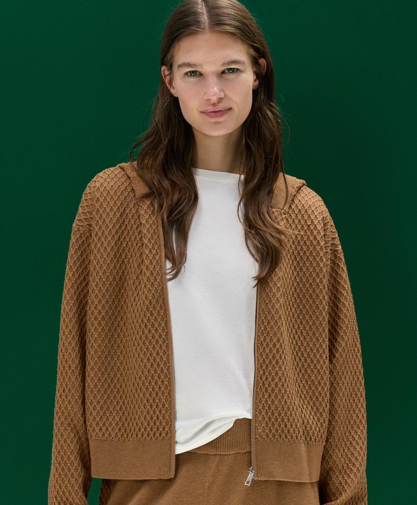 Вязаная куртка с капюшоном