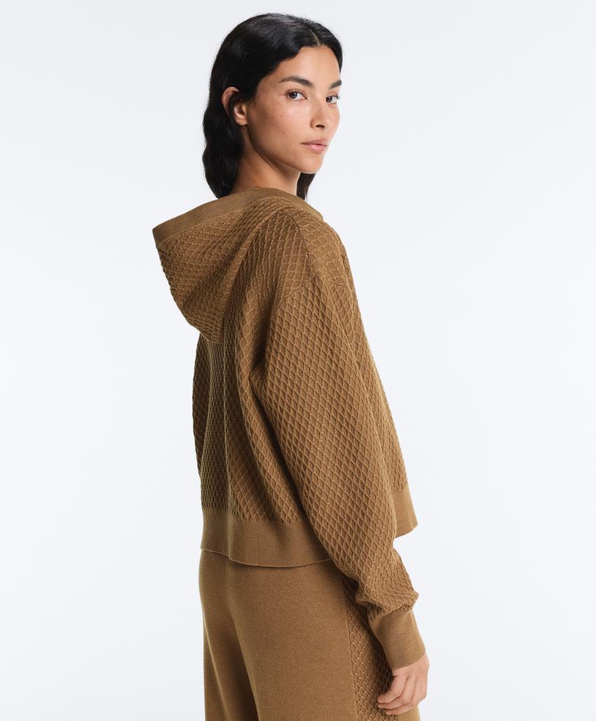 Вязаная куртка с капюшоном