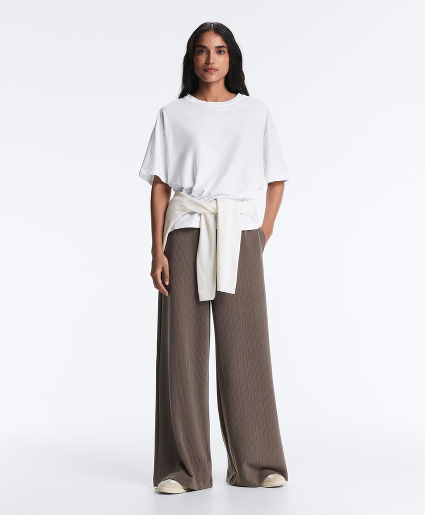 Прямые брюки с асимметричной полоской из модала