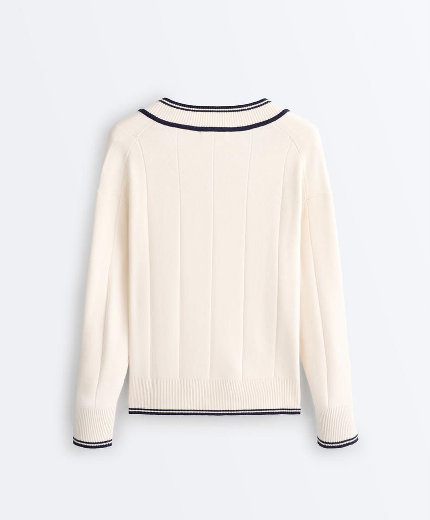 Вязаный свитер с V-образным вырезом и контрастом