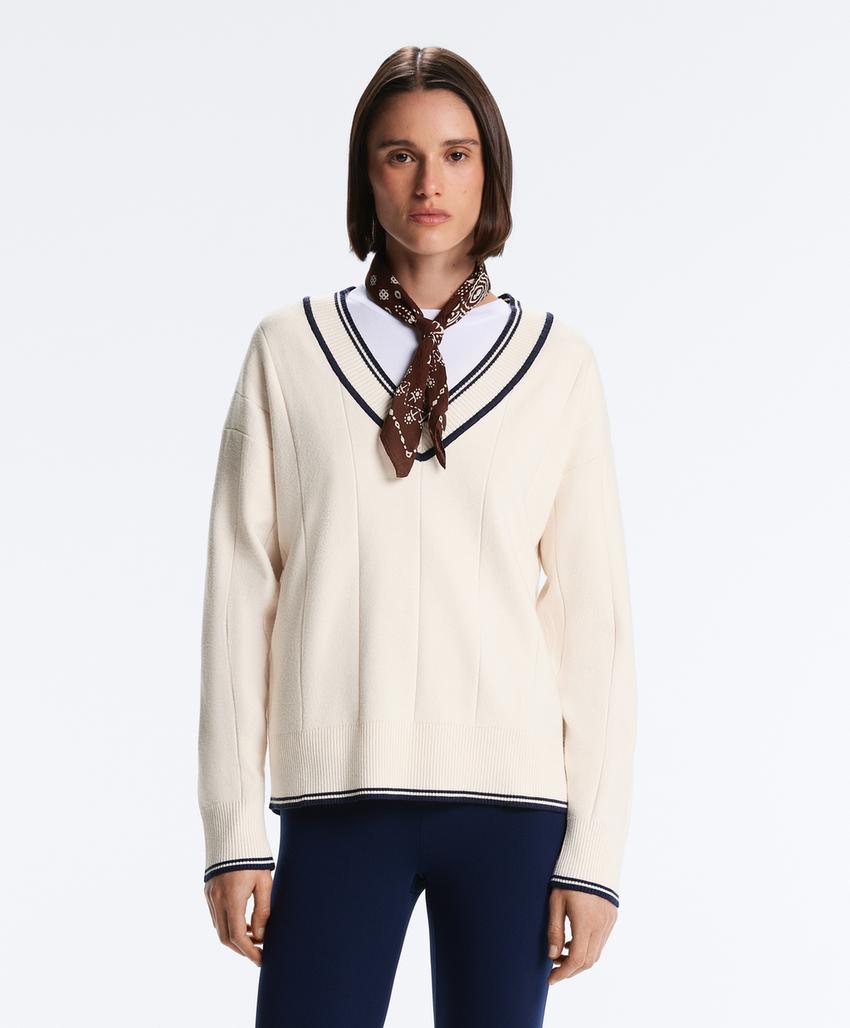 Вязаный свитер с V-образным вырезом и контрастом