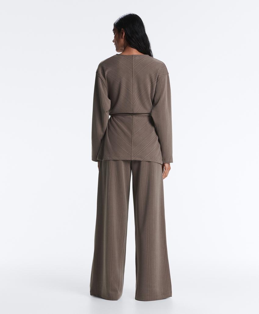 Длинная куртка с асимметричной полоской из модала