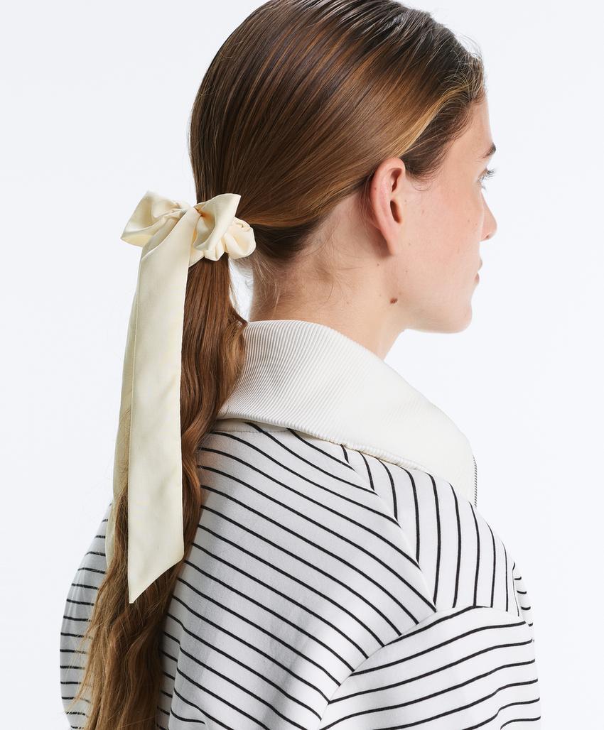 2 резинки для волос с бантом