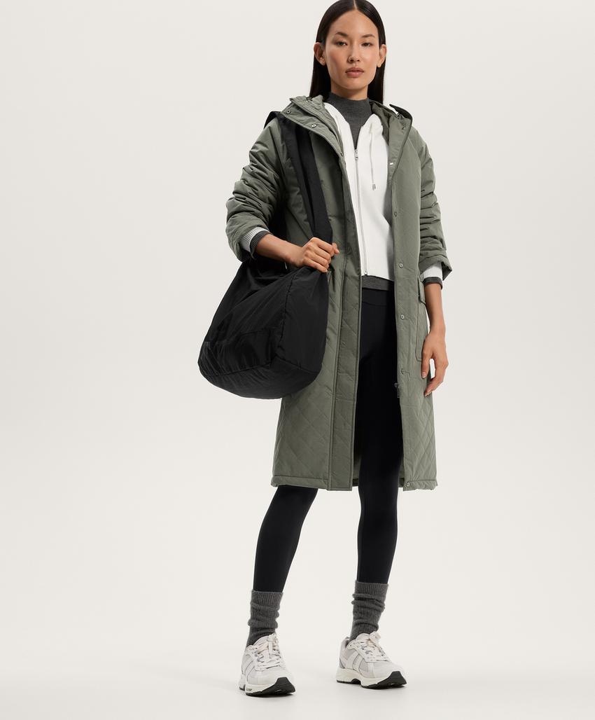 Вязаный кардиган с капюшоном и контрастным кантом