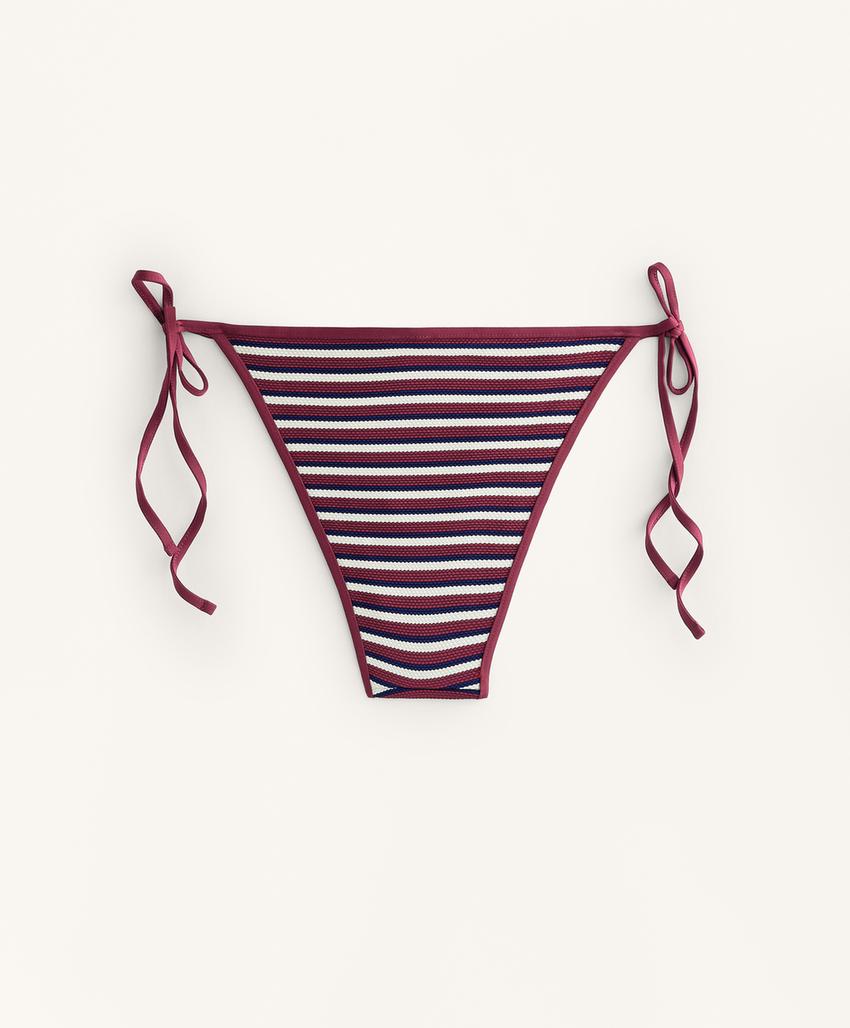 Полуоткрытые плавки бикини из рельефной ткани в полоску с завязками