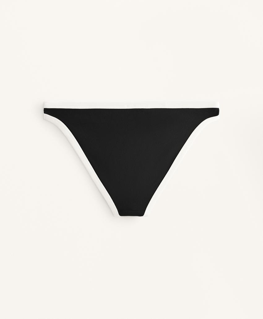 Классические плавки бикини с контрастной окантовкой