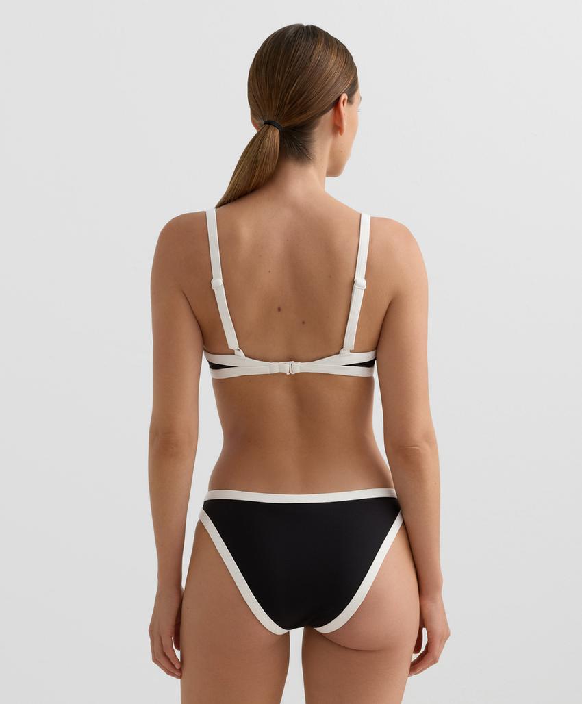 Классические плавки бикини с контрастной окантовкой