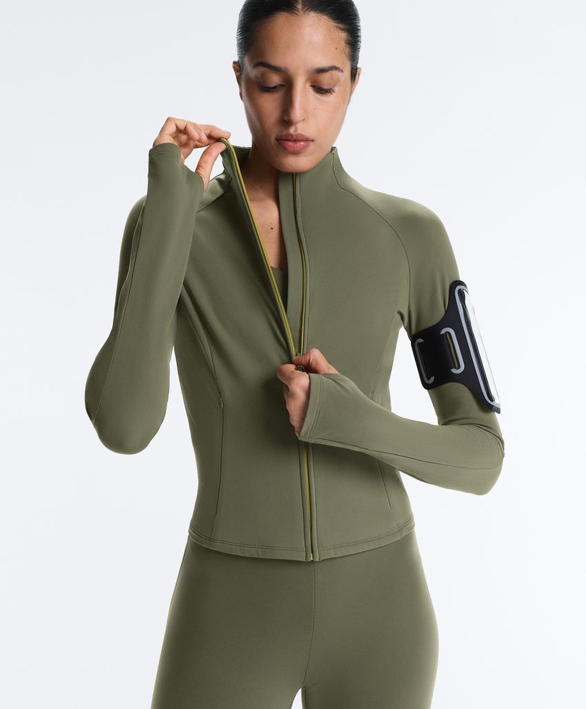 Легкая и теплая высокотехнологичная куртка