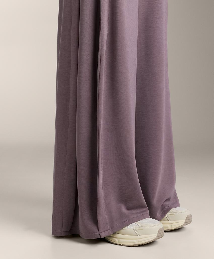 Широкие брюки с мягким прикосновением с боковым складкой и модалом