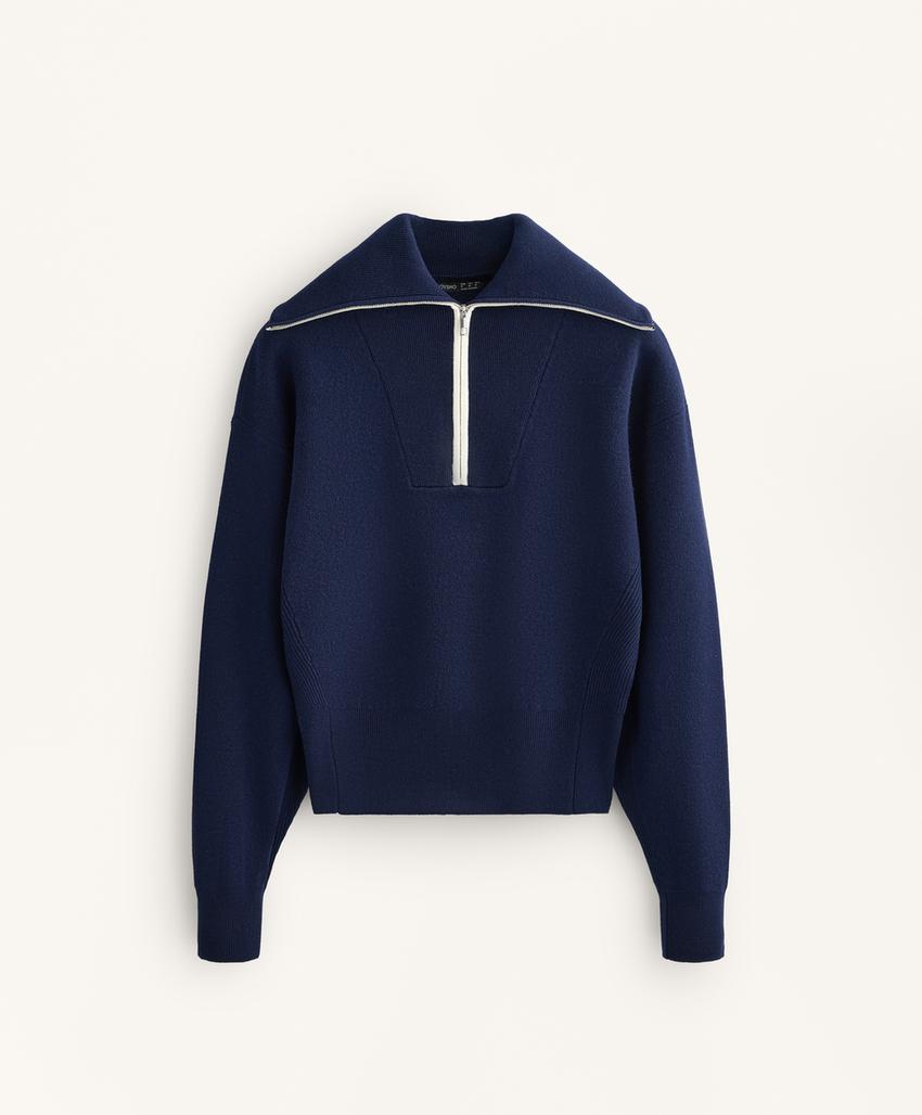 Джемпер с высоким воротником и полупрокладкой