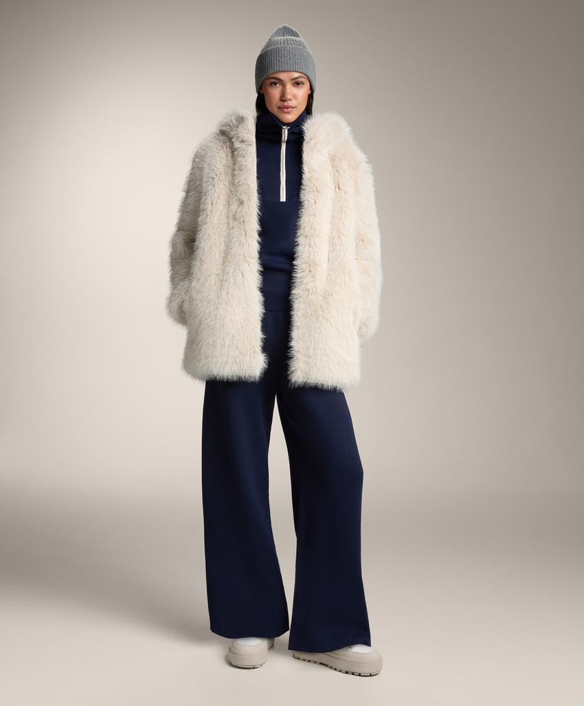 Джемпер с высоким воротником и полупрокладкой