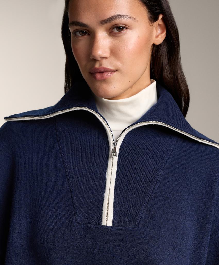 Джемпер с высоким воротником и полупрокладкой