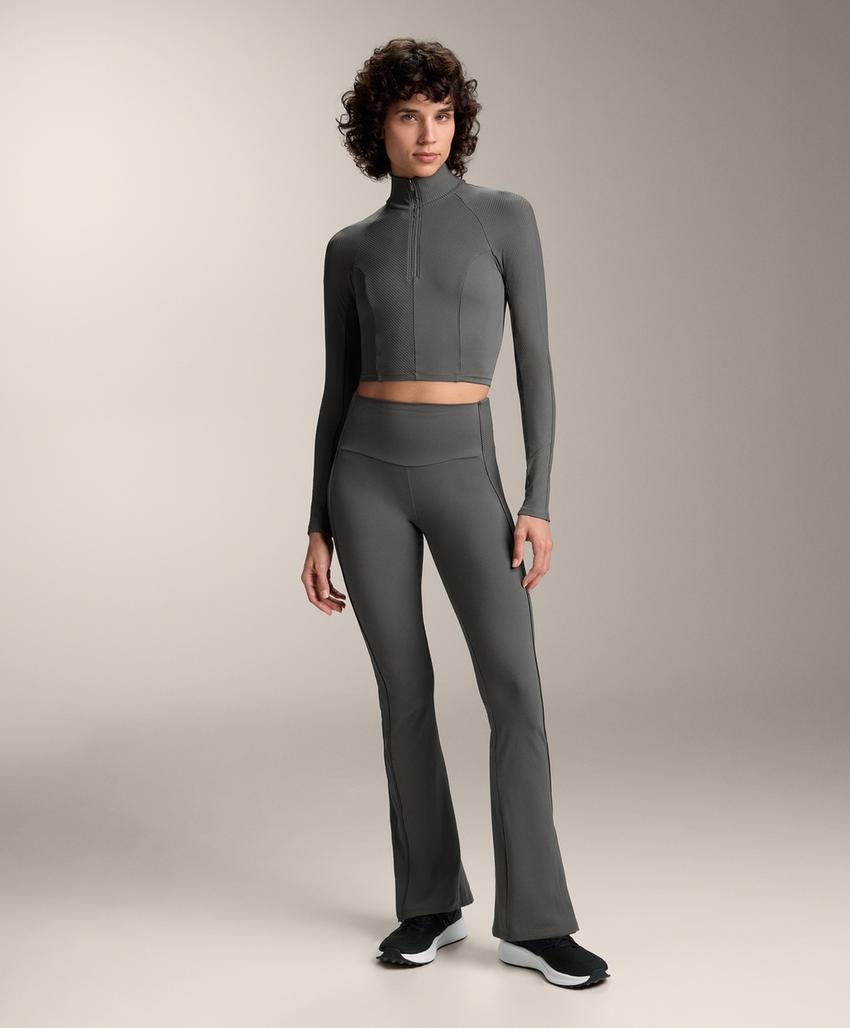 Брюки комфортного кроя с высокой посадкой и боковыми ребрами