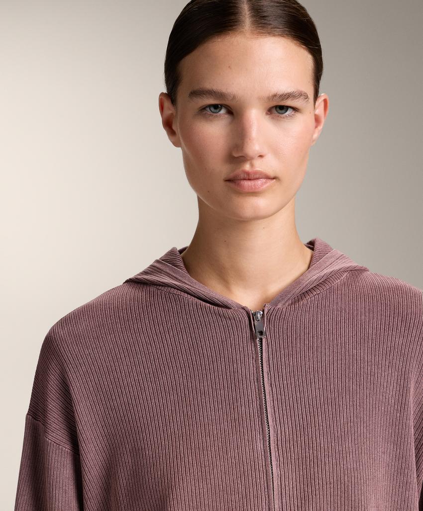 Куртка из вязаного трикотажа в рубчик с капюшоном