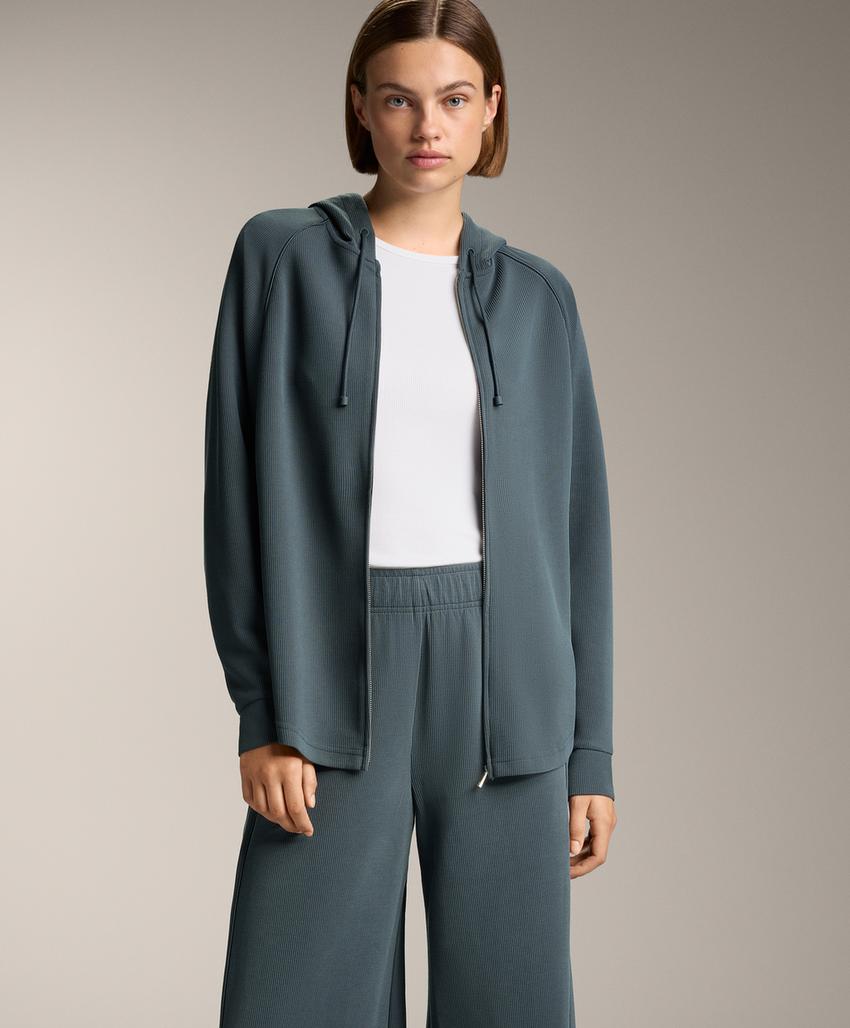 Куртка в рубчик с капюшоном и 29% модала