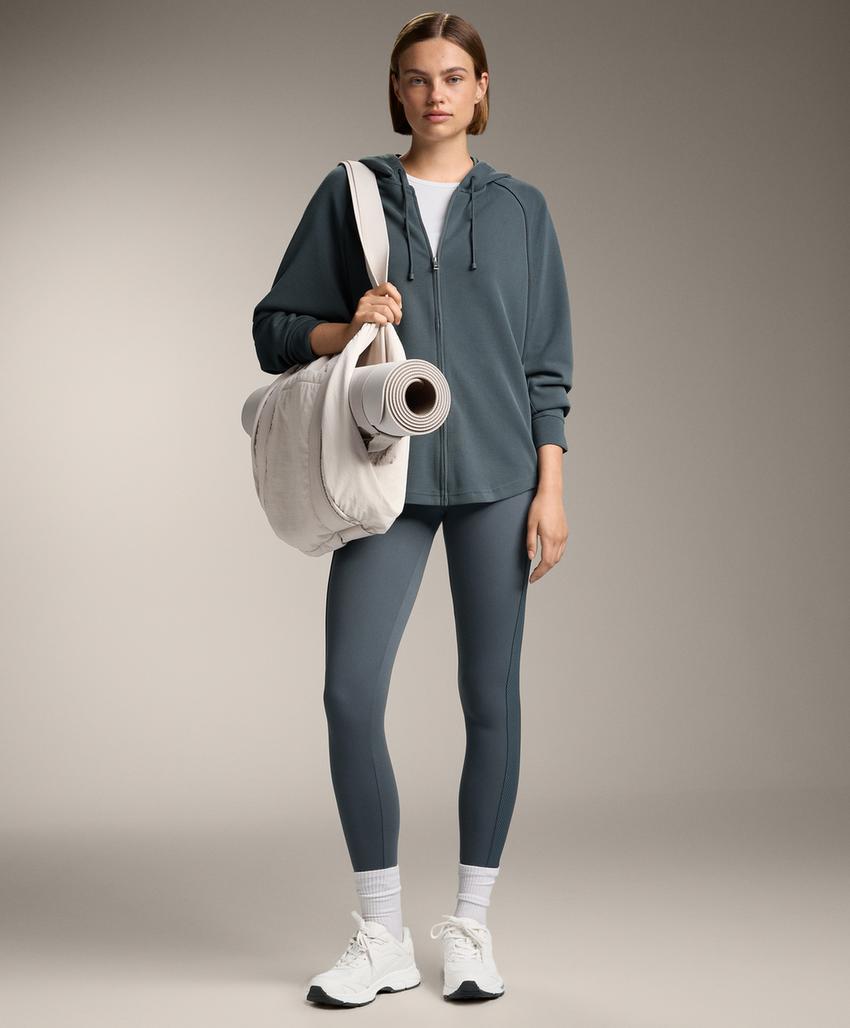 Куртка в рубчик с капюшоном и 29% модала