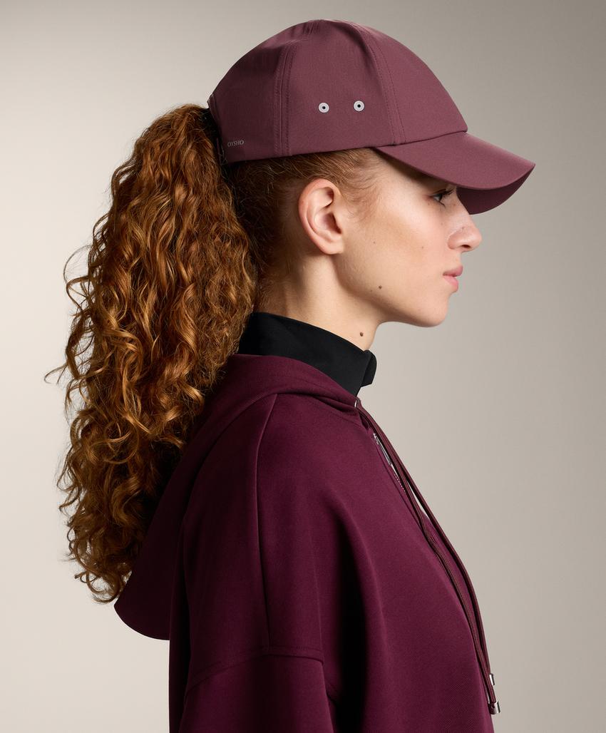 Спортивная кепка с логотипом