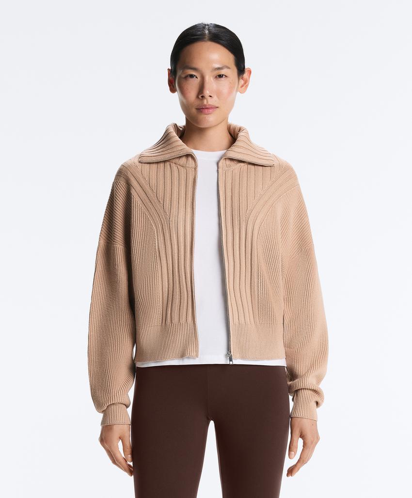 Вязаная куртка в рубчик