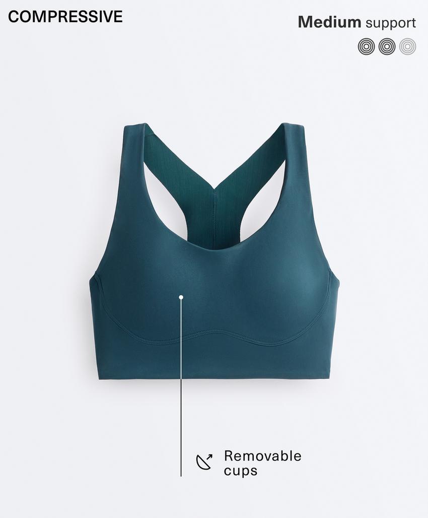 Спортивный бюстгальтер средней поддержки с чашечками