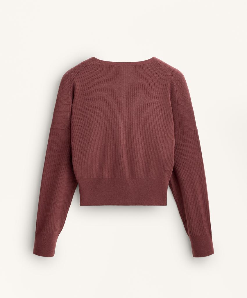 Теплый вязаный свитер с завязками