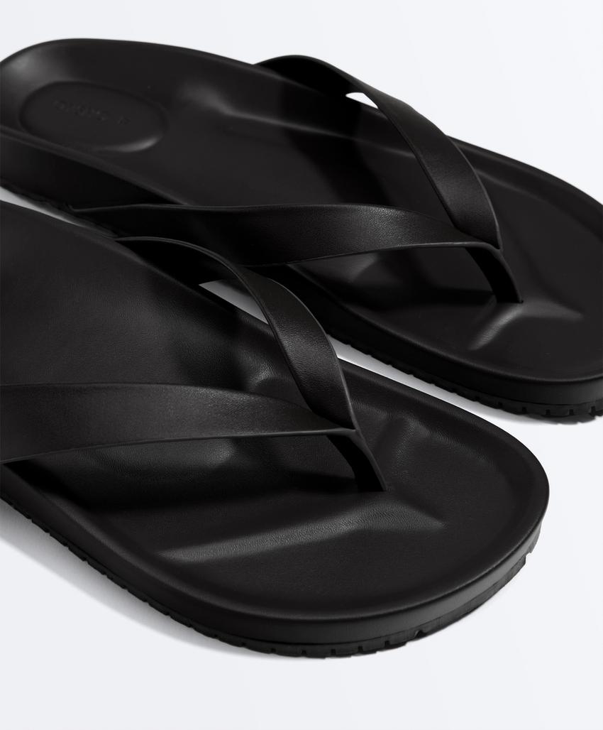 Ременная плоская босоножка