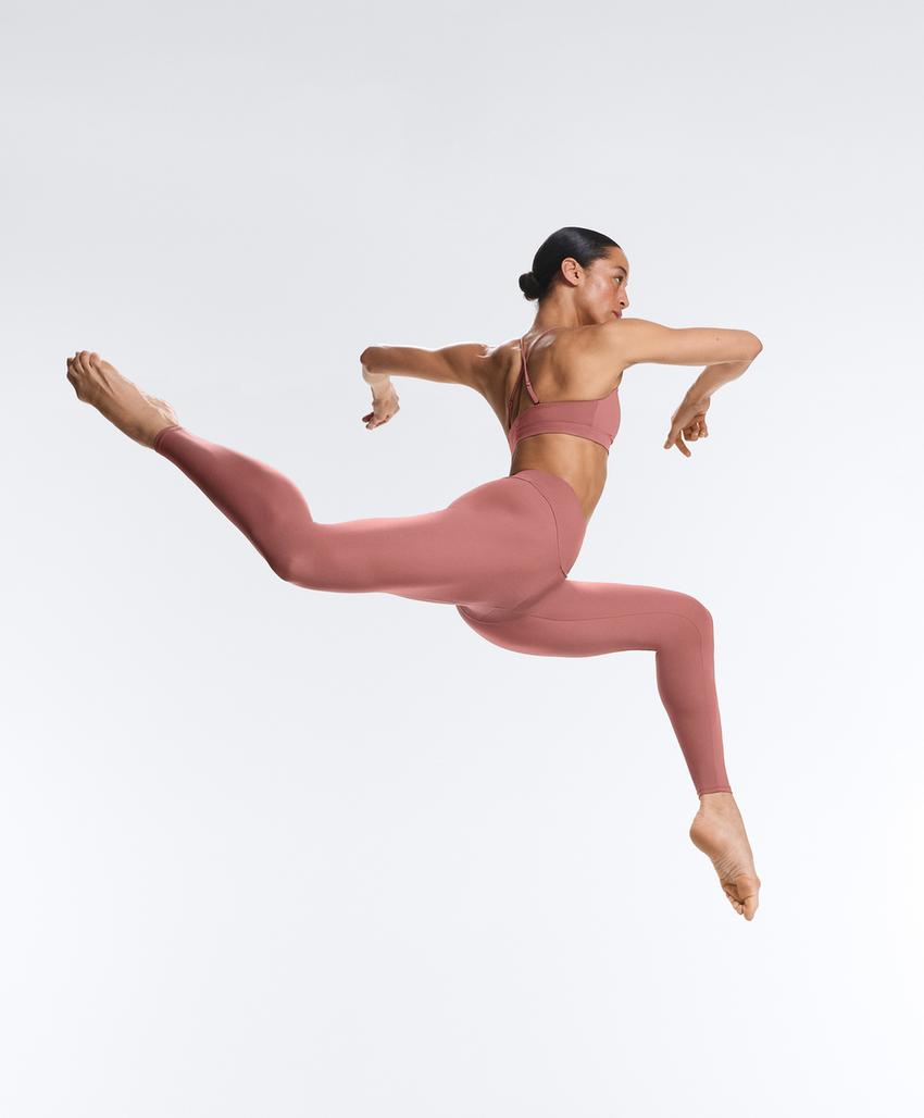 Спортивный топ с перекрещивающимися бретелями light-support comfortlux