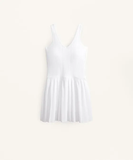 Короткое платье с плиссировкой