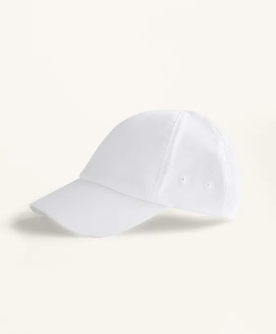 Спортивная шапка с логотипом