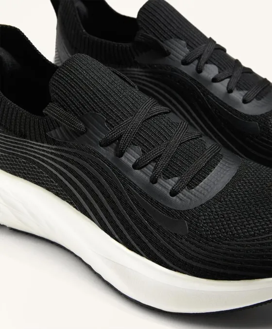 Универсальные кроссовки для повседневной носки и прогулок