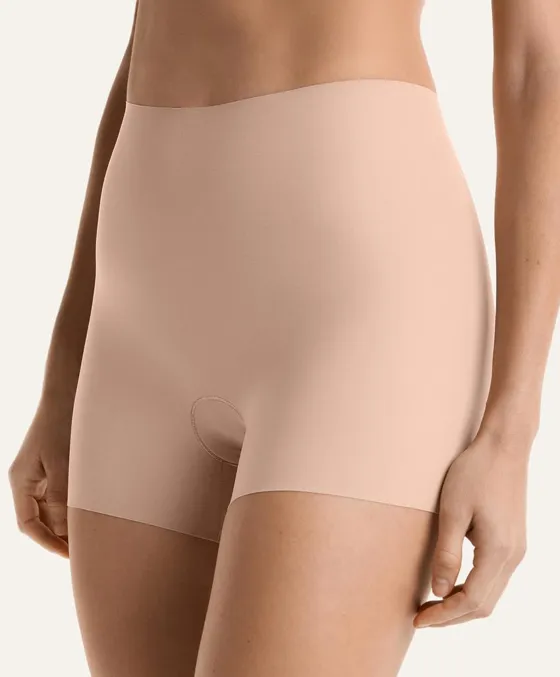 Незаметные под одеждой высокие шорты с лазерной обработкой края