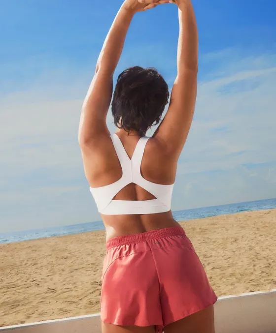 Бюстгальтер Compressive с чашками и средней степенью поддержки