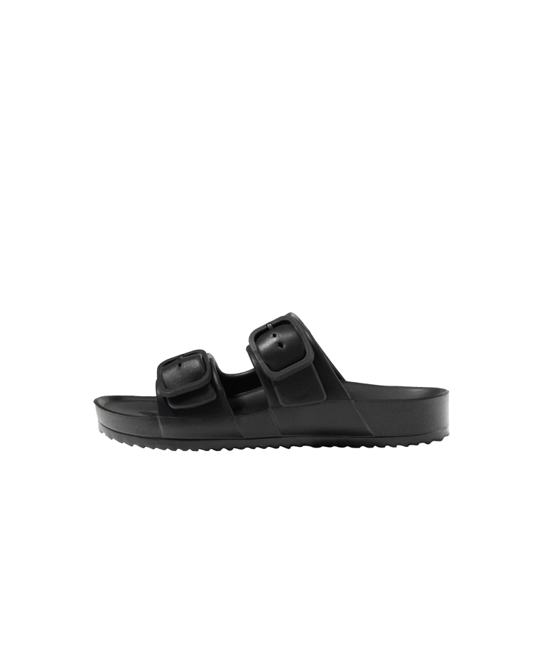 Сандалии на пряжке