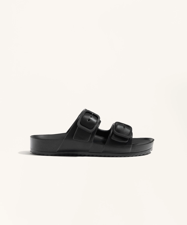 Сандалии на пряжке