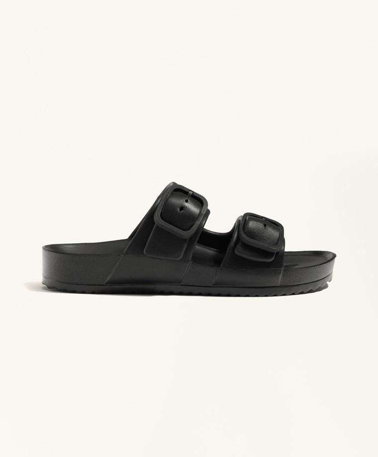 Сандалии на пряжке