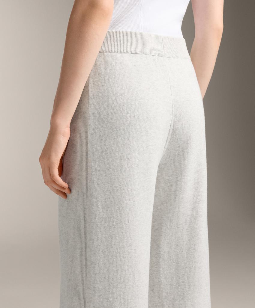 Прямые брюки с боковыми ребрами