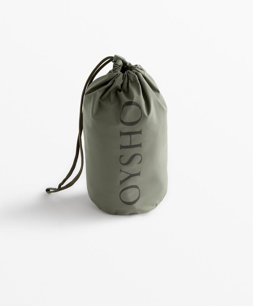 Сверхлегкая упаковываемая длинная куртка oysho с водонепроницаемостью 10k