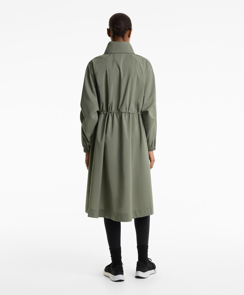 Сверхлегкая упаковываемая длинная куртка oysho с водонепроницаемостью 10k