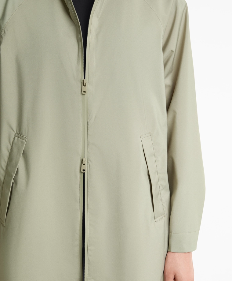 Сверхлегкая упаковываемая куртка oysho с водонепроницаемостью 10k