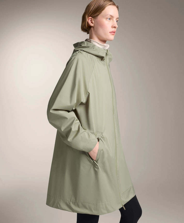 Сверхлегкая упаковываемая куртка oysho с водонепроницаемостью 10k