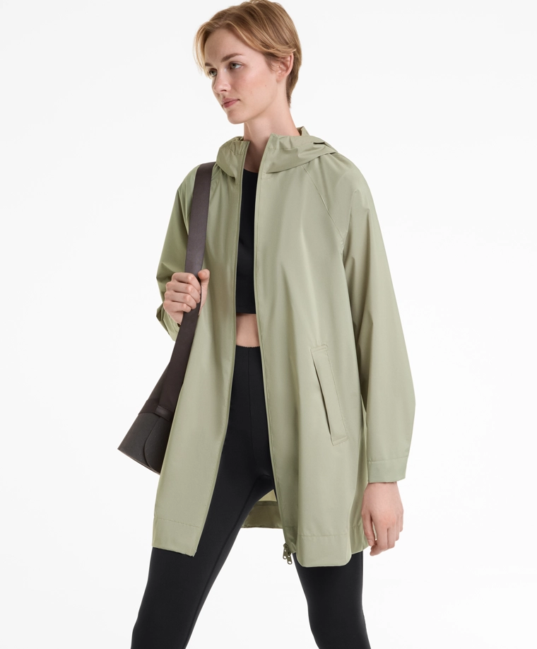 Сверхлегкая упаковываемая куртка oysho с водонепроницаемостью 10k