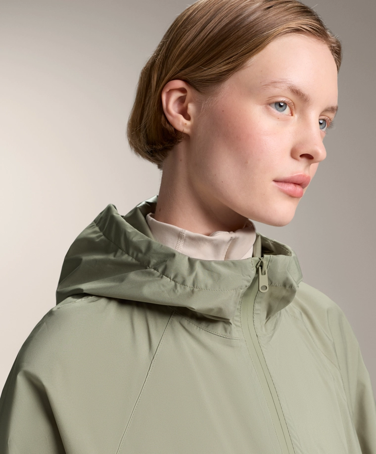 Сверхлегкая упаковываемая куртка oysho с водонепроницаемостью 10k