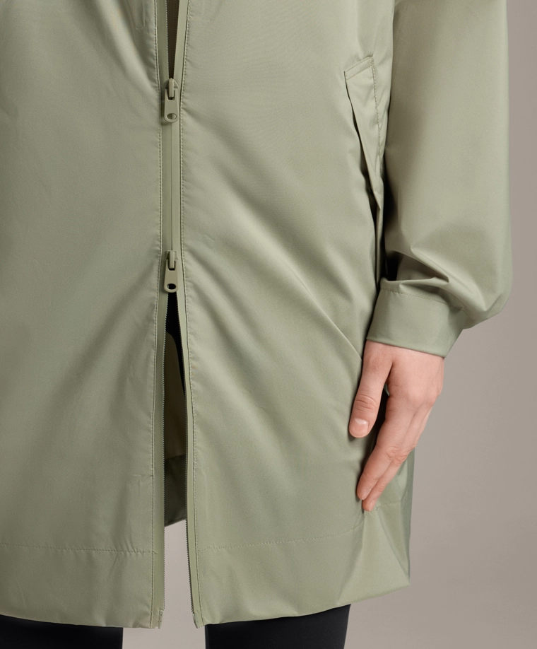 Сверхлегкая упаковываемая куртка oysho с водонепроницаемостью 10k